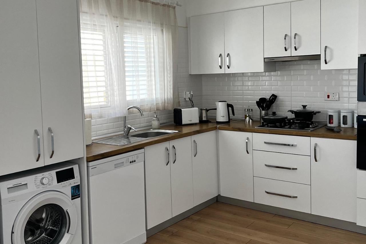 Stylish 3 Bedroom Apartment In Kyrenia  Exterior foto